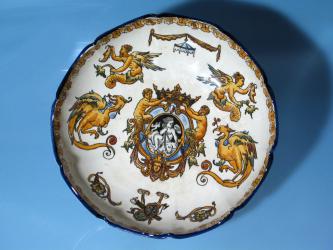 Schüssel im Renaissancestil. Gien, um 1920 