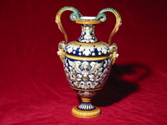 Henkelvase im Renaissancestil. Italien Mitte 20. Jahrhundert 