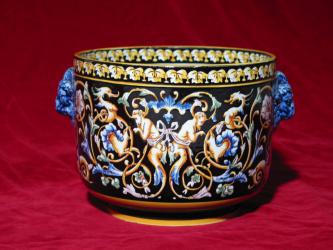 Übertopf im Renaissancestil. Gien, um 1875 