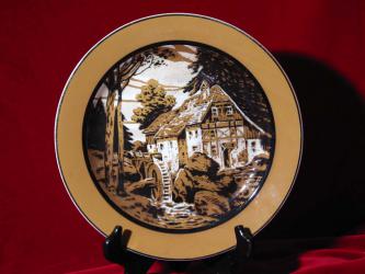 Steingutteller. V & B Dresden, um 1920 