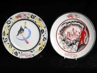 Zwei Teller Agitationsporzellan. Sowjetisch um 1925 