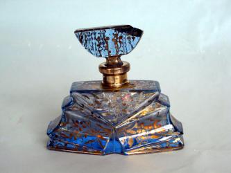 Blauer Glasflakon mit Silbermalerei. Um 1920 