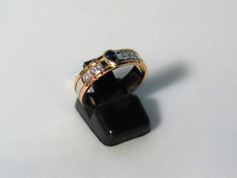 Goldring mit Brillanten und Saphir 