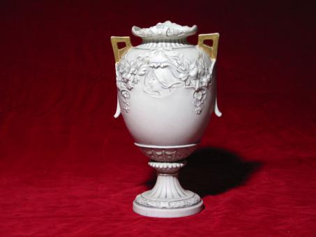 Jugendstivase. Royal Dux, um 1900 