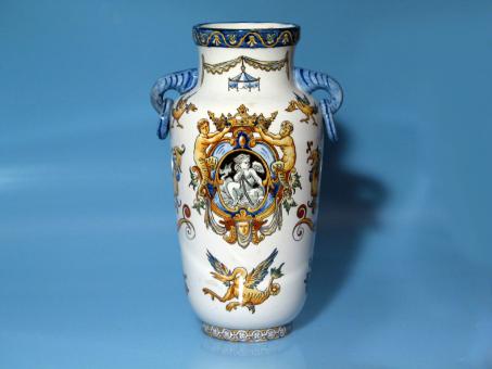 Vase im Renaissancestil. Gien, um 1920 