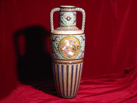 Majolika-Bodenvase. Um 1900 