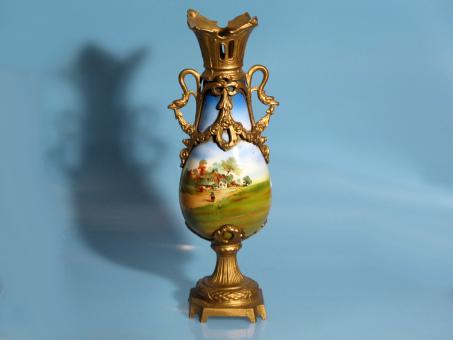 Porzellanvase. Frankreich Ende 19. Jahrhundert 