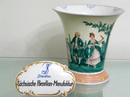 Vase mit Rokokofiguren. Potschappel um 1900 