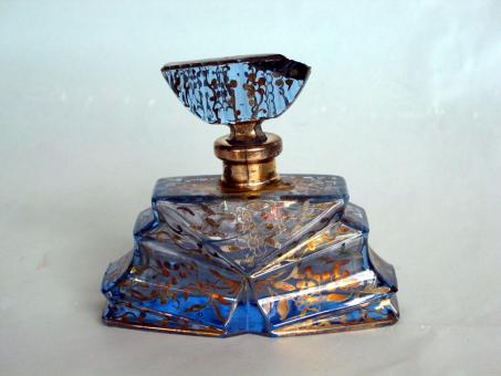 Blauer Glasflakon mit Silbermalerei. Um 1920 