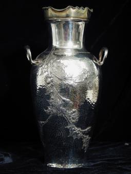 Metallvase. 1920er Jahre 