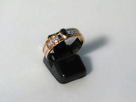 Goldring mit Brillanten und Saphir 