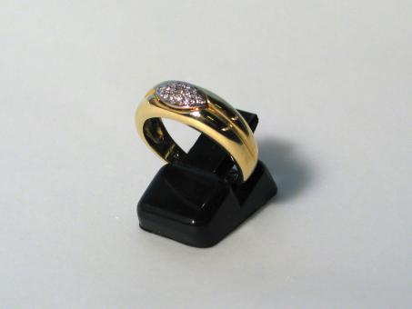 Goldring mit Brillanten 