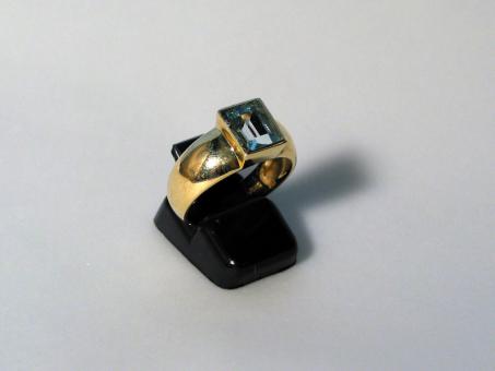 Goldring mit Aquamarin 