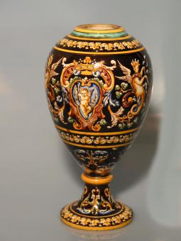 Historismus-Vase. Gien, um 1880 