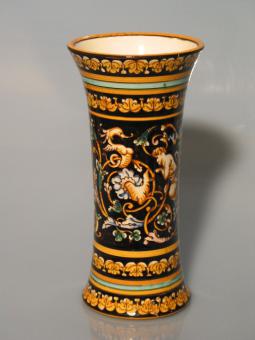 Historismus-Vase. Gien, um 1875 