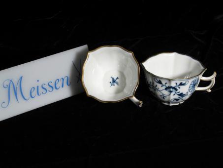 Zwei Zwiebelmuster-Tassen. Meissen 