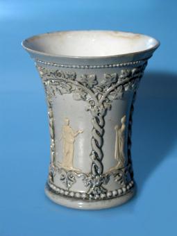 Reliefvase. Mettlach, um 1860 