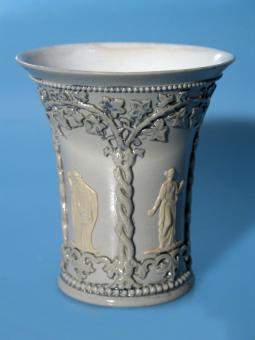 Reliefvase. Mettlach, um 1860 