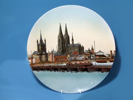 Wandteller Kölner Dom Mod. 1044/157. Mettlach, um 1900 